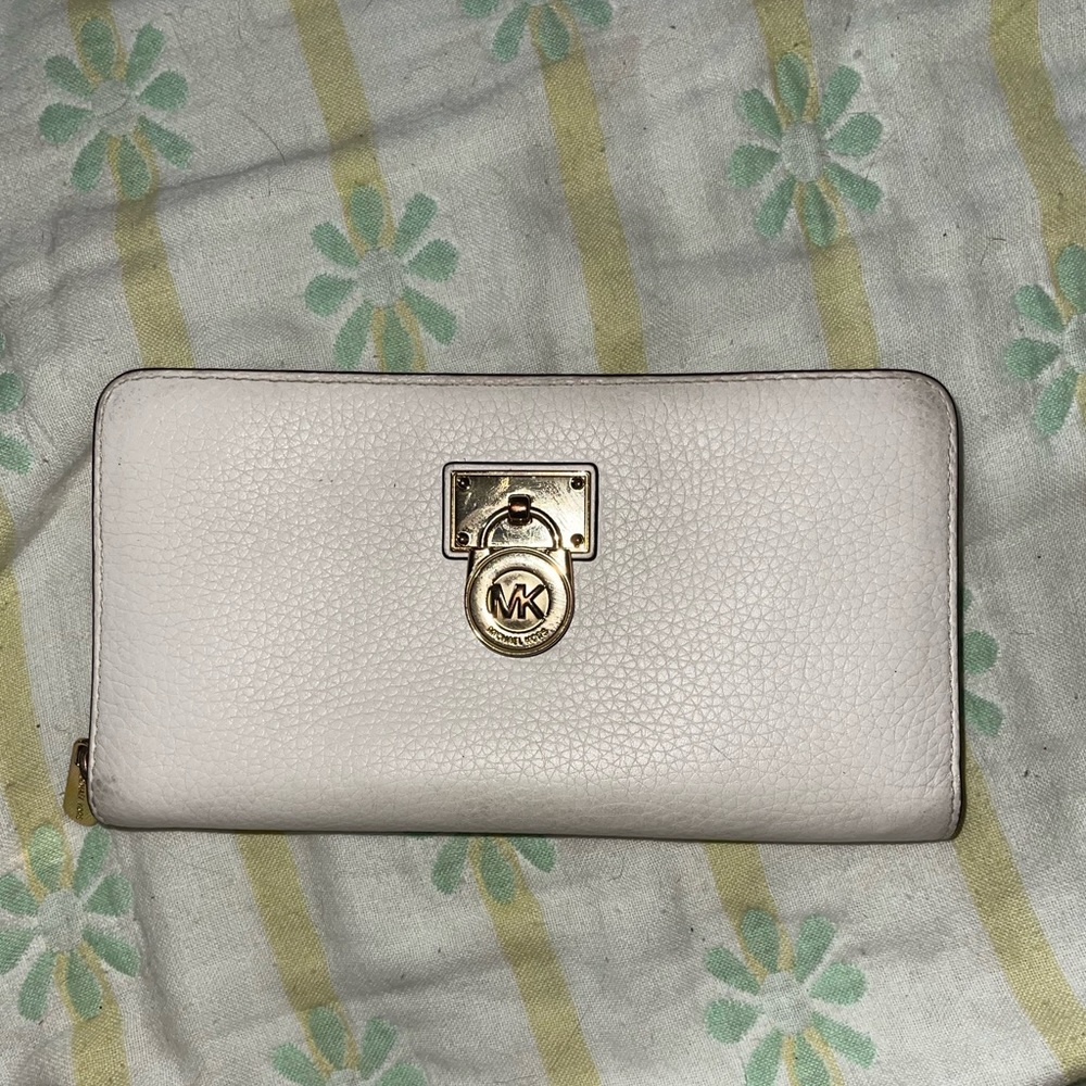 White Michael kors zip wallet
